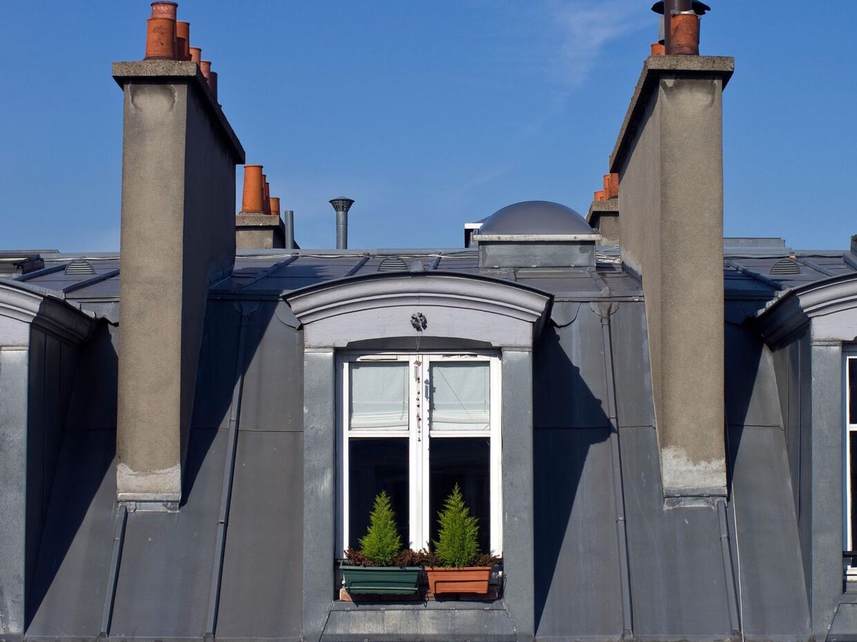 Toiture en zinc avec lucarne et souches de cheminée — VBS Bâtiment à Fontenay-sous-Bois