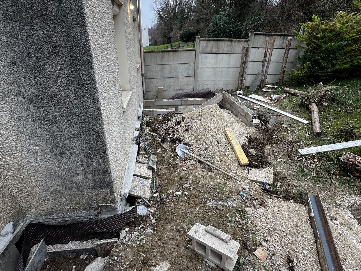 Terrassement en pied de mur de façade — VBS Bâtiment à Fontenay-sous-Bois