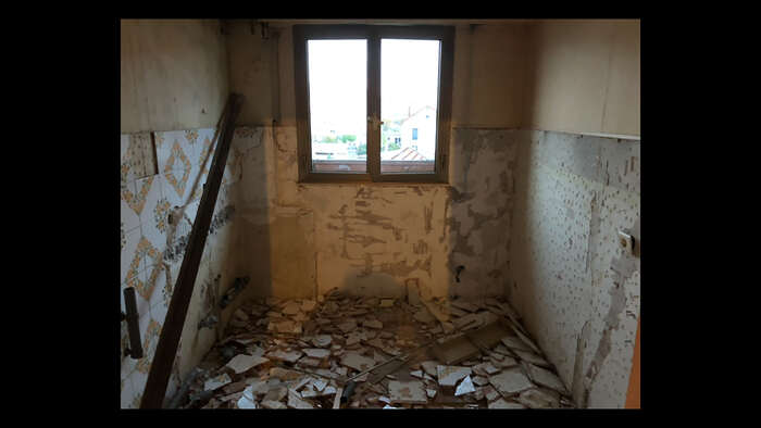Pièce en cours de démolition avant rénovation — VBS Bâtiment
