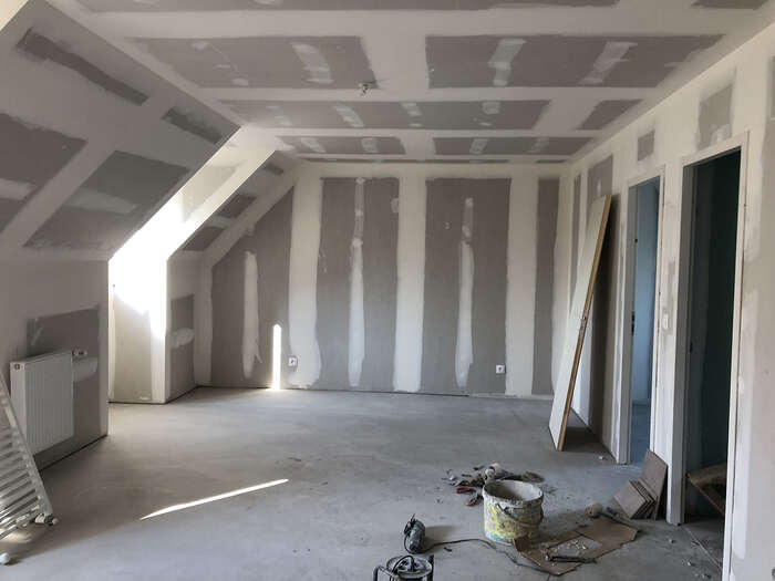 Combles aménagés en plaques de plâtre avant travaux de peinture — VBS Bâtiment