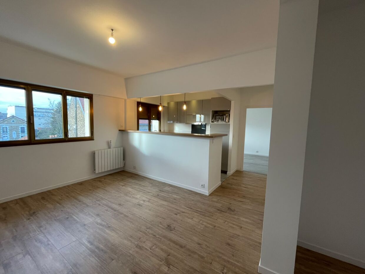 Séjour et cuisine ouverte après rénovation complète — VBS Bâtiment à Fontenay-sous-Bois
