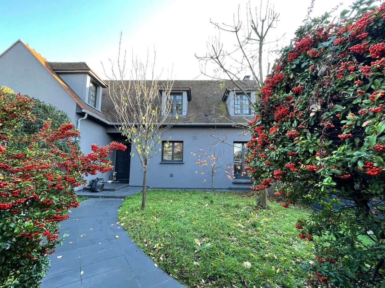 Façade et jardin après travaux de rénovation — VBS Bâtiment à Fontenay-sous-Bois